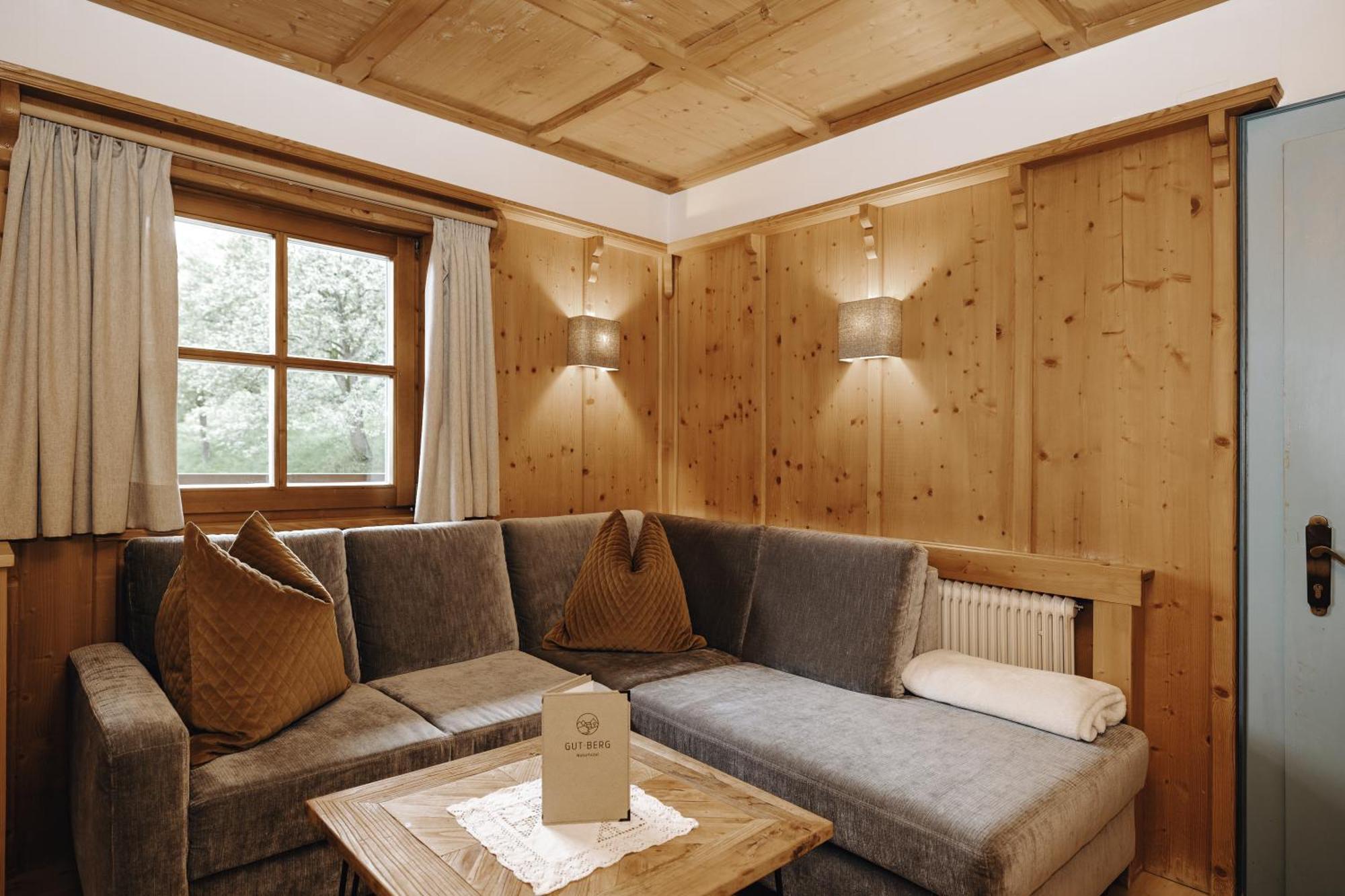 Gut Berg Naturhotel سانكت يوهان ايم بونغ الغرفة الصورة