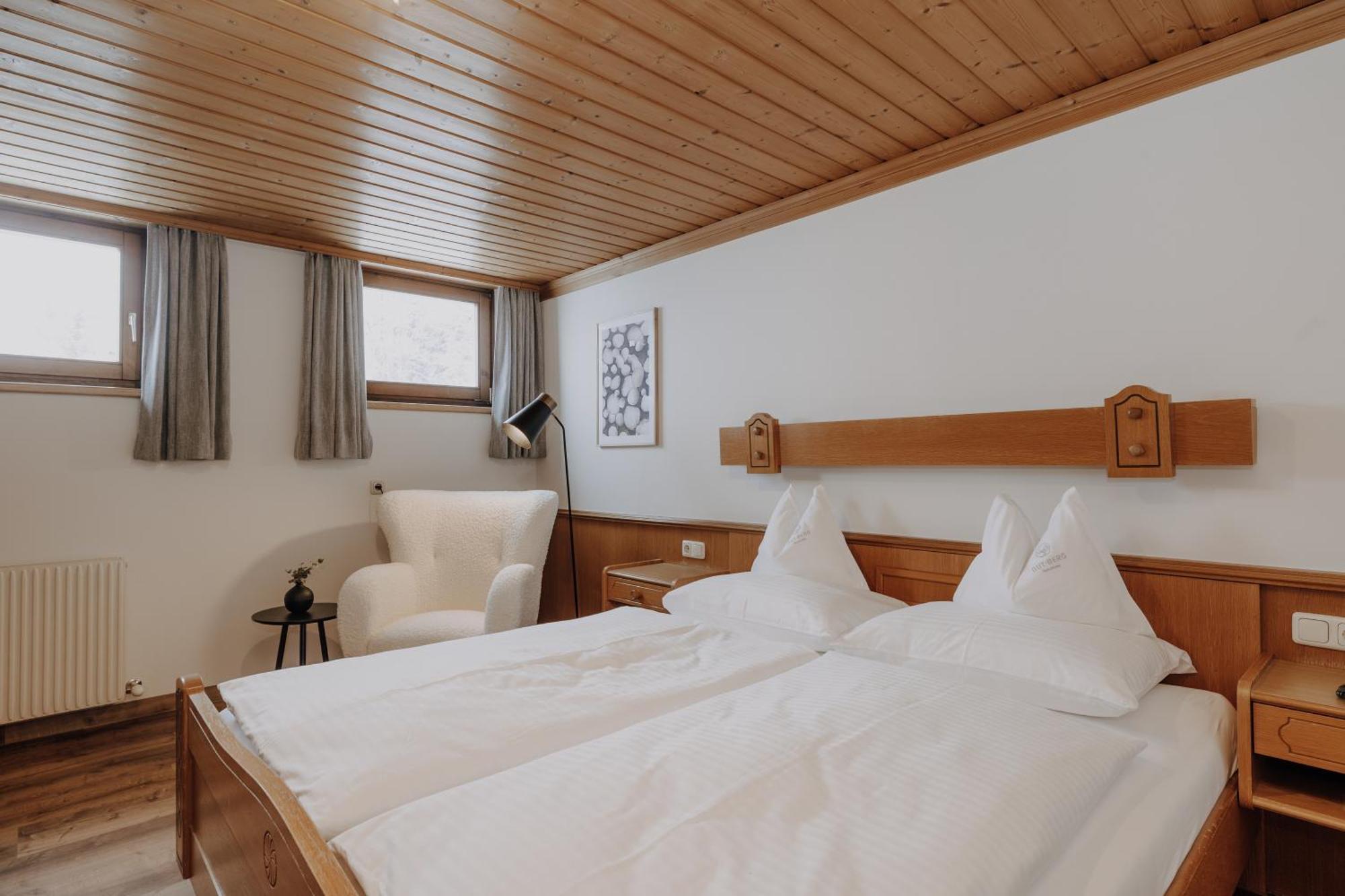 Gut Berg Naturhotel سانكت يوهان ايم بونغ الغرفة الصورة
