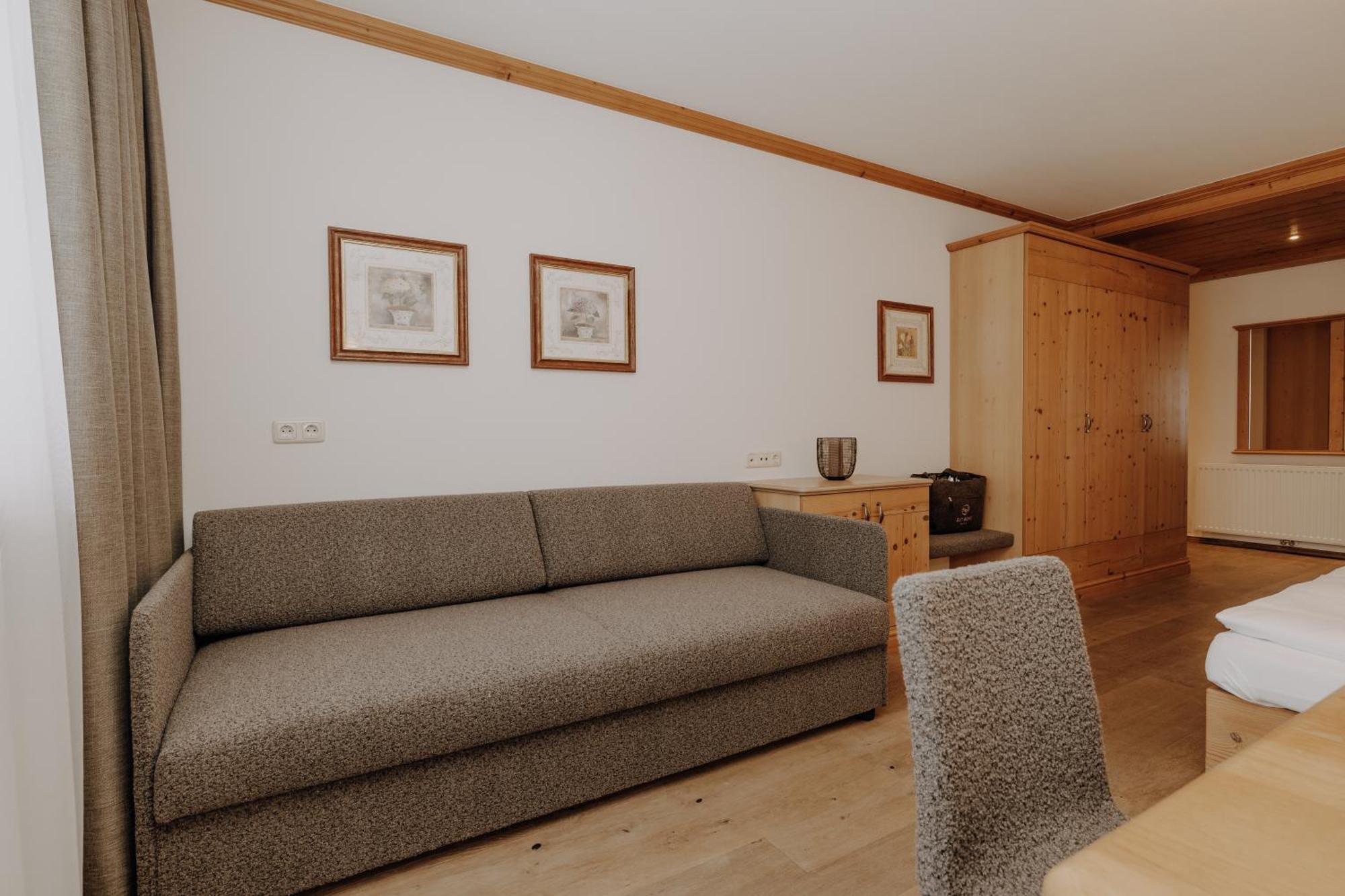 Gut Berg Naturhotel سانكت يوهان ايم بونغ الغرفة الصورة