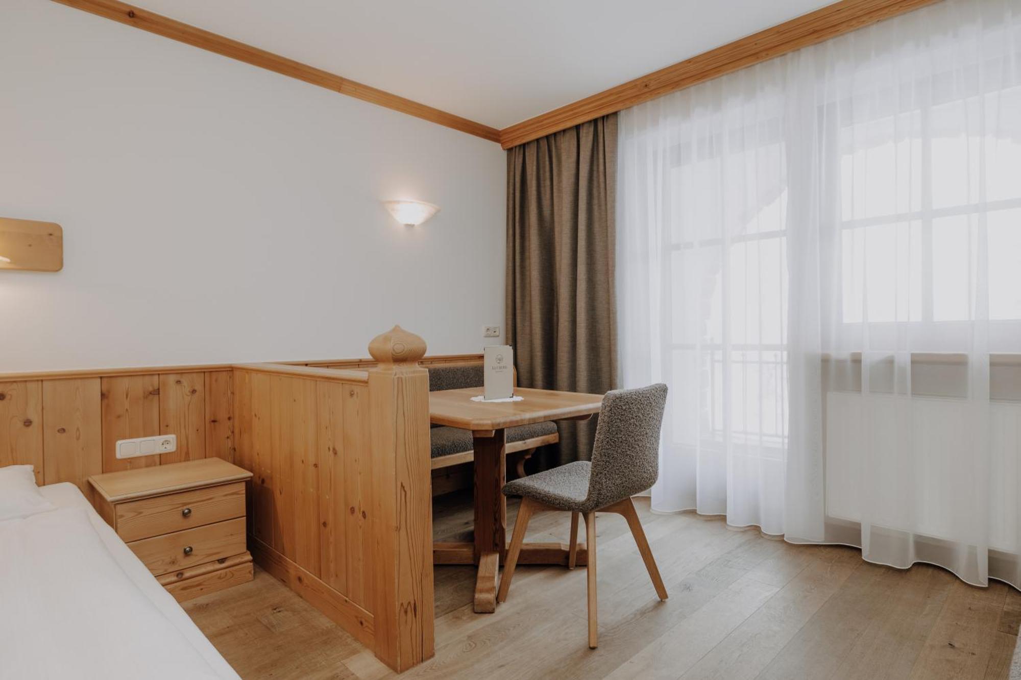 Gut Berg Naturhotel سانكت يوهان ايم بونغ الغرفة الصورة